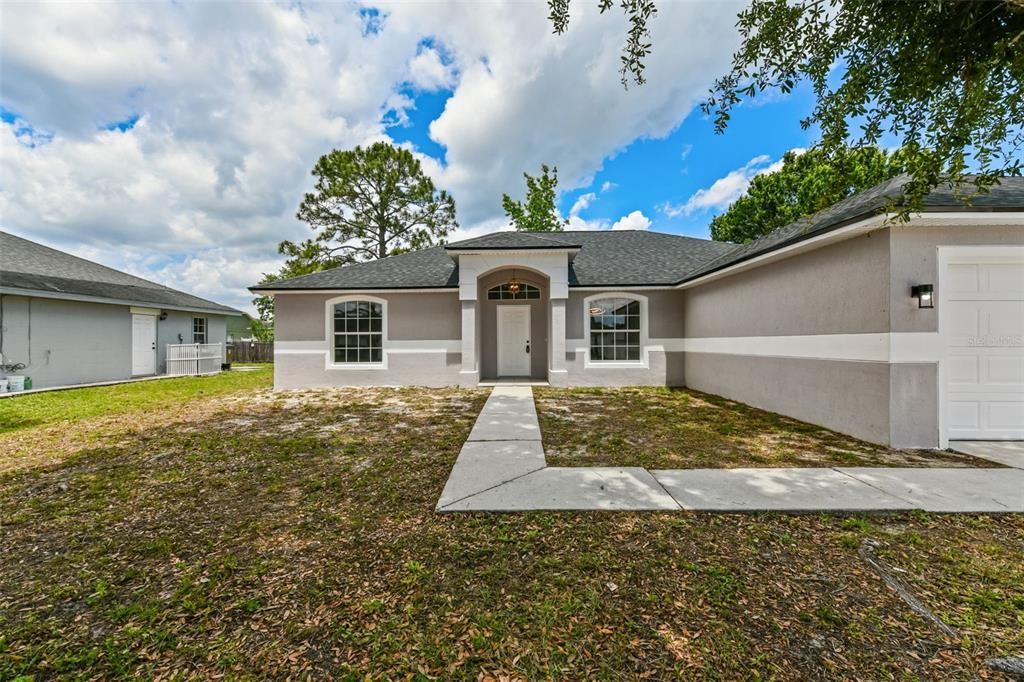 Active With Contract: $299,998 (4 beds, 2 baths, 1880 Square Feet)