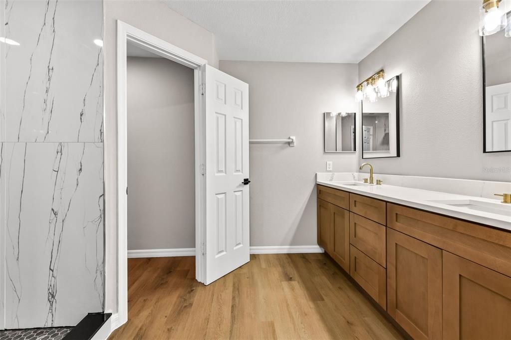 Active With Contract: $299,998 (4 beds, 2 baths, 1880 Square Feet)