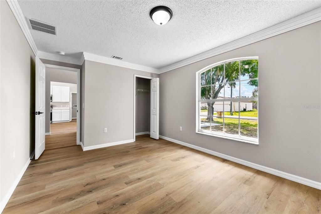 Active With Contract: $299,998 (4 beds, 2 baths, 1880 Square Feet)