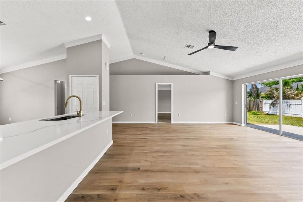 Active With Contract: $299,998 (4 beds, 2 baths, 1880 Square Feet)