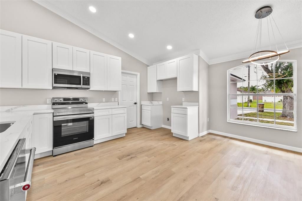Active With Contract: $299,998 (4 beds, 2 baths, 1880 Square Feet)
