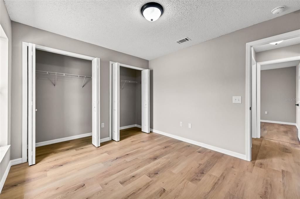 Active With Contract: $299,998 (4 beds, 2 baths, 1880 Square Feet)