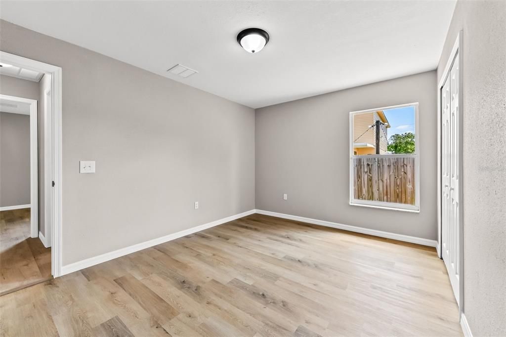 Active With Contract: $299,998 (4 beds, 2 baths, 1880 Square Feet)