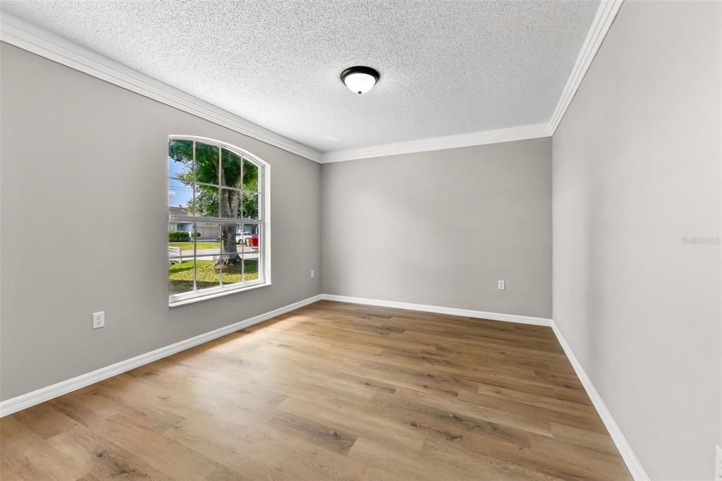 Active With Contract: $299,998 (4 beds, 2 baths, 1880 Square Feet)