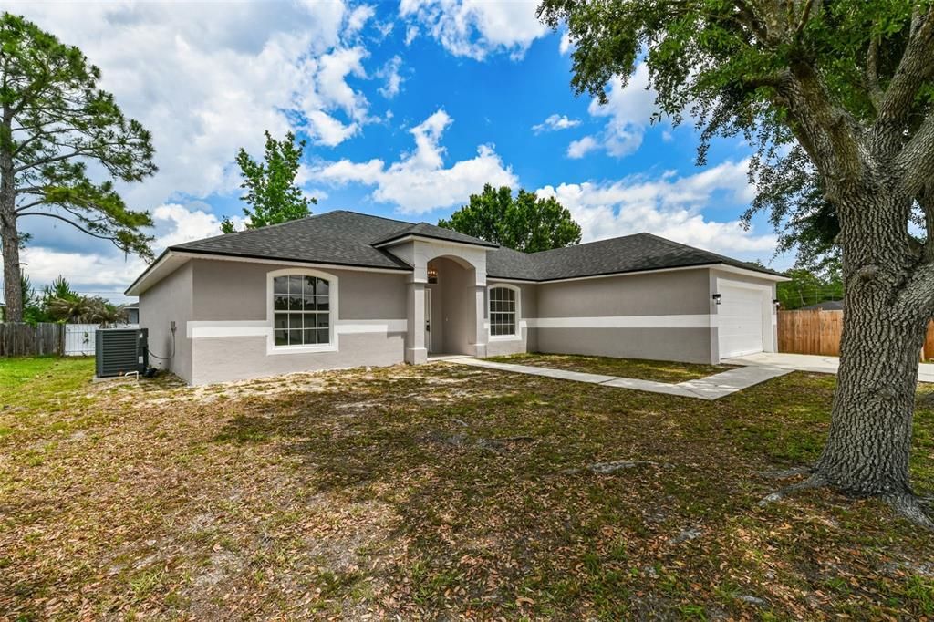 Active With Contract: $299,998 (4 beds, 2 baths, 1880 Square Feet)