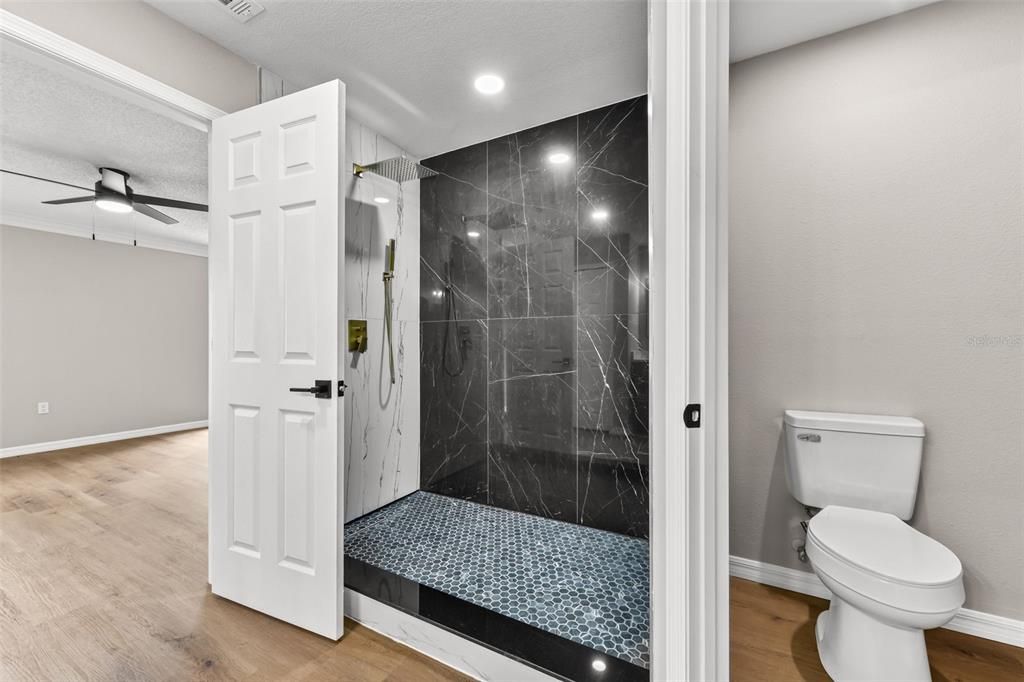 Active With Contract: $299,998 (4 beds, 2 baths, 1880 Square Feet)