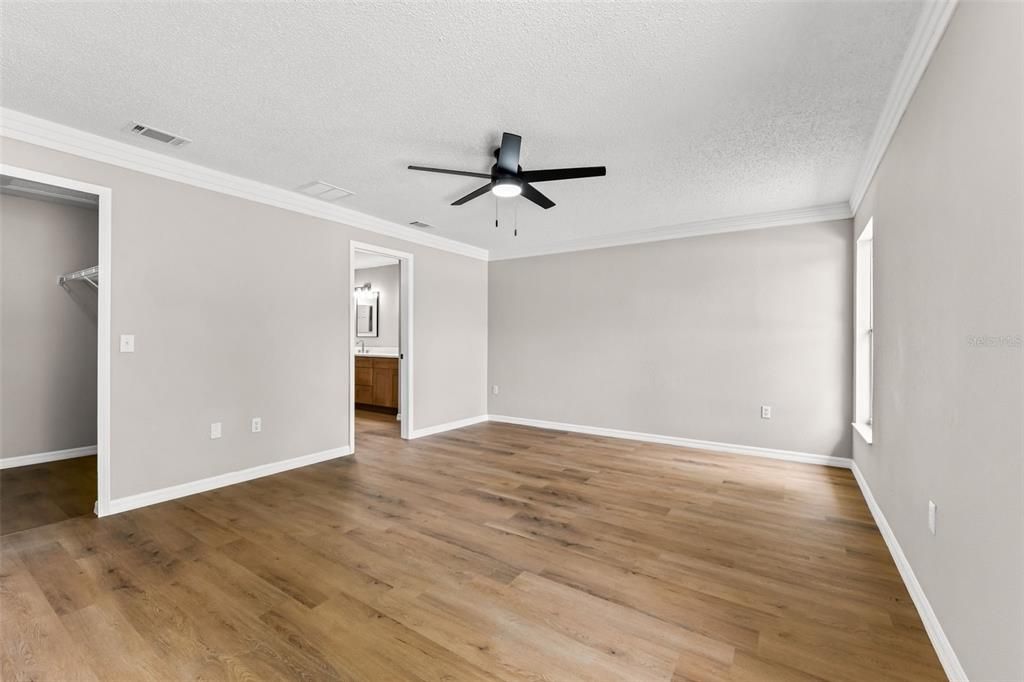 Active With Contract: $299,998 (4 beds, 2 baths, 1880 Square Feet)