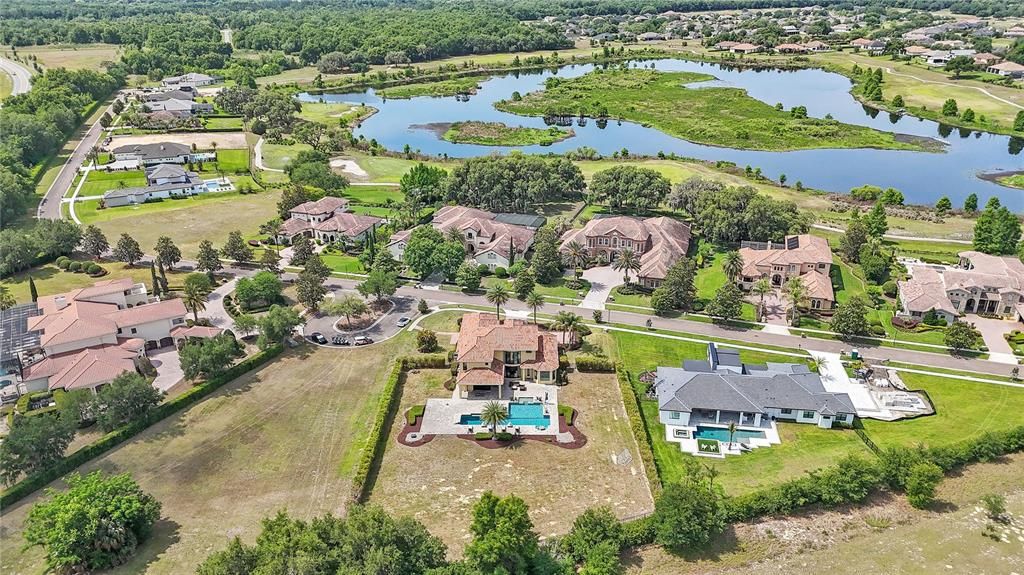 Под контрактом: $1,550,000 (5 спален, 6 ванн, 4904 Квадратных фут)