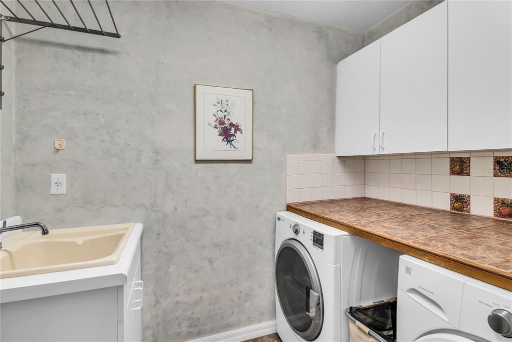 Activo con contrato: $628,000 (3 camas, 2 baños, 2117 Pies cuadrados)