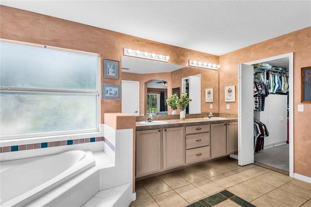 Activo con contrato: $628,000 (3 camas, 2 baños, 2117 Pies cuadrados)
