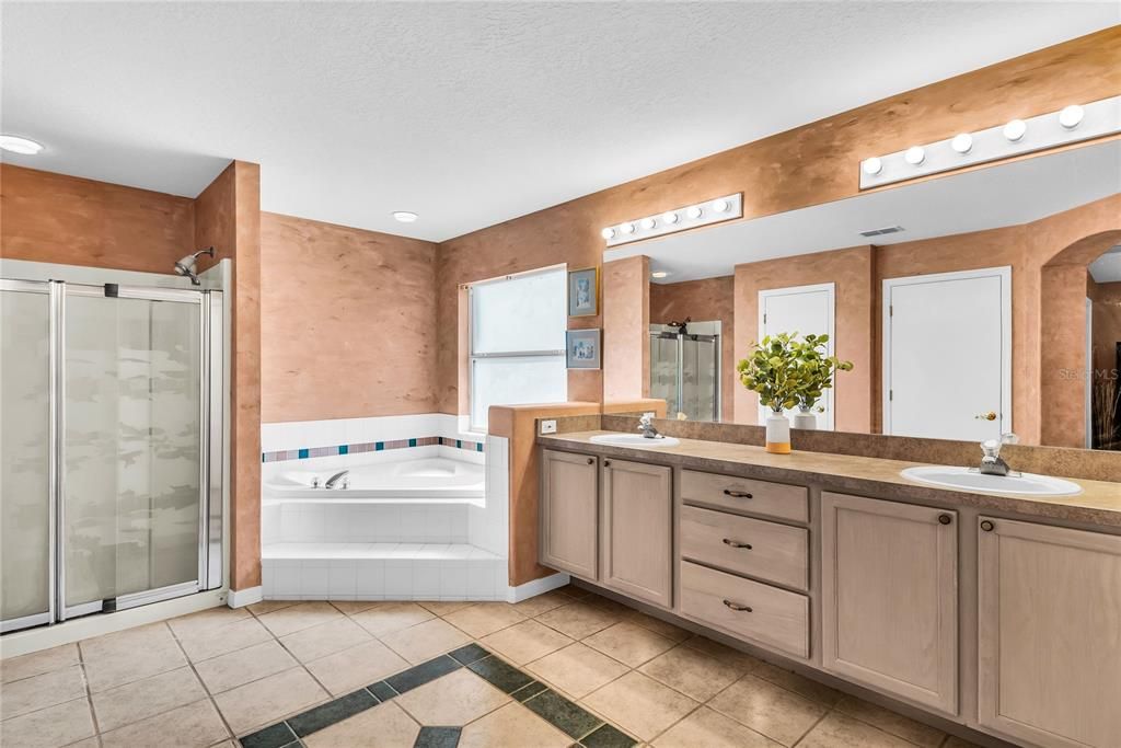 Activo con contrato: $628,000 (3 camas, 2 baños, 2117 Pies cuadrados)