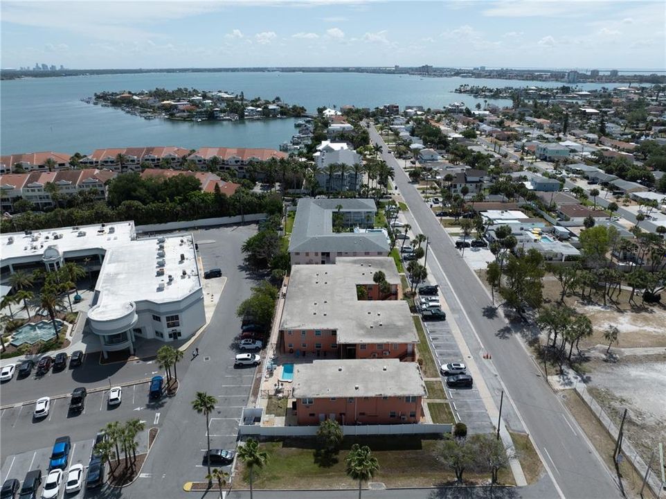 For Sale: $335,000 (2 beds, 1 baths, 835 Square Feet)