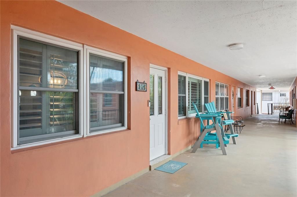 For Sale: $335,000 (2 beds, 1 baths, 835 Square Feet)