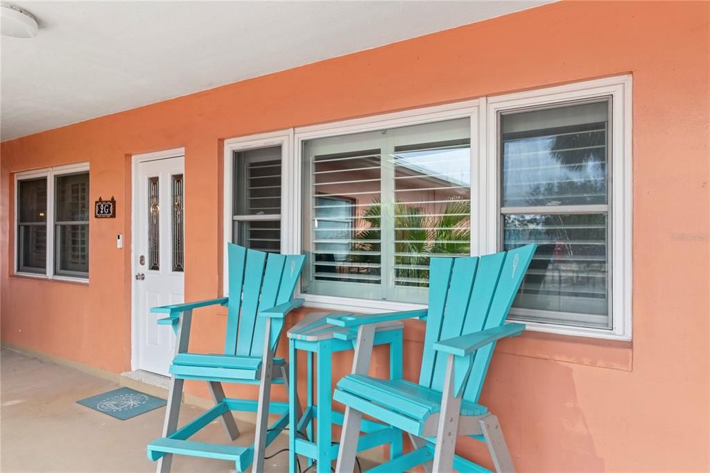 For Sale: $335,000 (2 beds, 1 baths, 835 Square Feet)