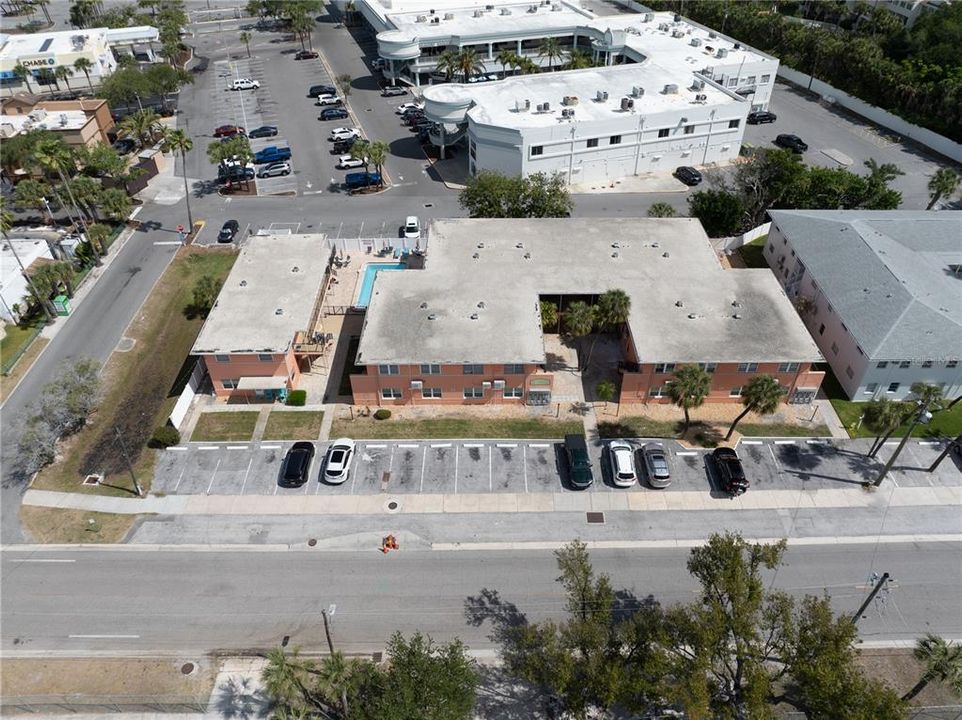 For Sale: $335,000 (2 beds, 1 baths, 835 Square Feet)