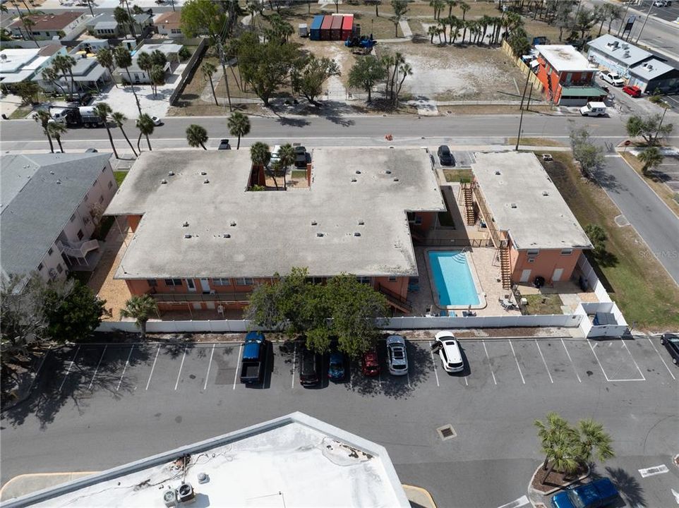 For Sale: $335,000 (2 beds, 1 baths, 835 Square Feet)
