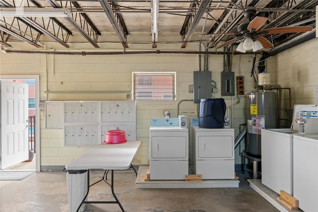 For Sale: $335,000 (2 beds, 1 baths, 835 Square Feet)