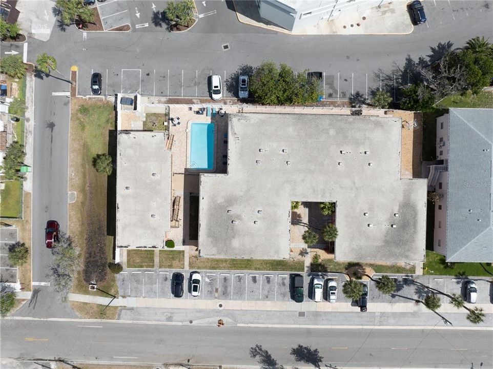 For Sale: $335,000 (2 beds, 1 baths, 835 Square Feet)