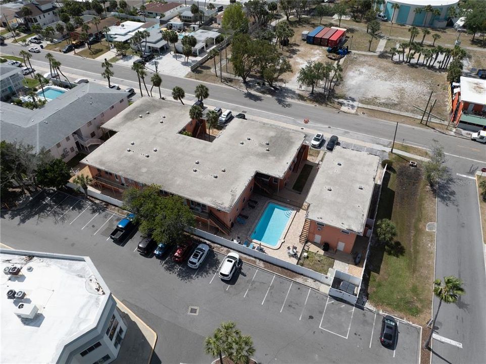 For Sale: $335,000 (2 beds, 1 baths, 835 Square Feet)