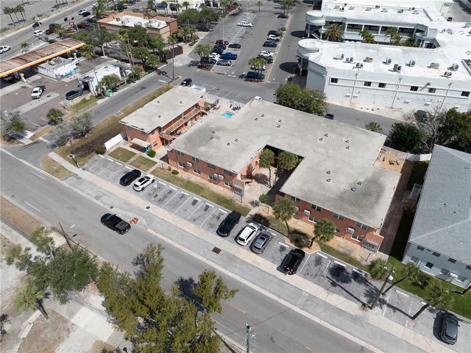 For Sale: $335,000 (2 beds, 1 baths, 835 Square Feet)