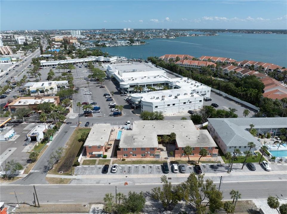 For Sale: $335,000 (2 beds, 1 baths, 835 Square Feet)