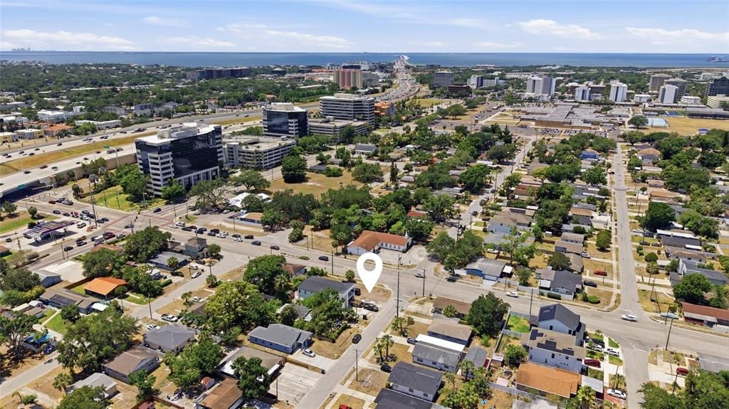 На продажу: $285,000 (0.11 acres)