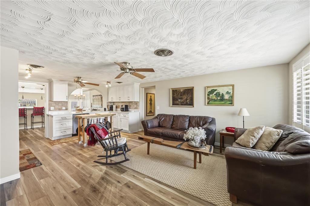En Venta: $389,900 (3 camas, 2 baños, 1524 Pies cuadrados)