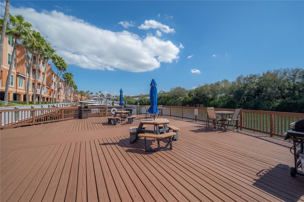 Activo con contrato: $275,000 (2 camas, 1 baños, 990 Pies cuadrados)