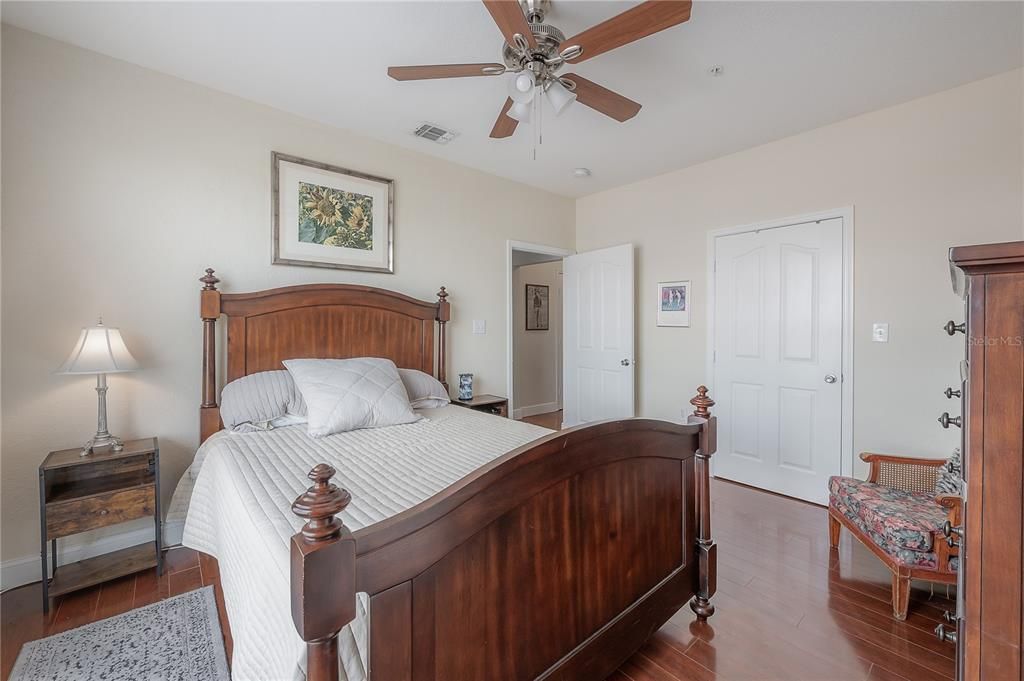 Activo con contrato: $275,000 (2 camas, 1 baños, 990 Pies cuadrados)