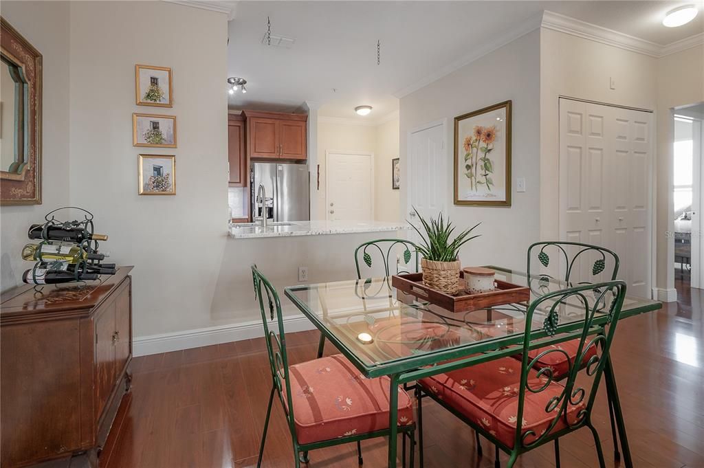 Activo con contrato: $275,000 (2 camas, 1 baños, 990 Pies cuadrados)