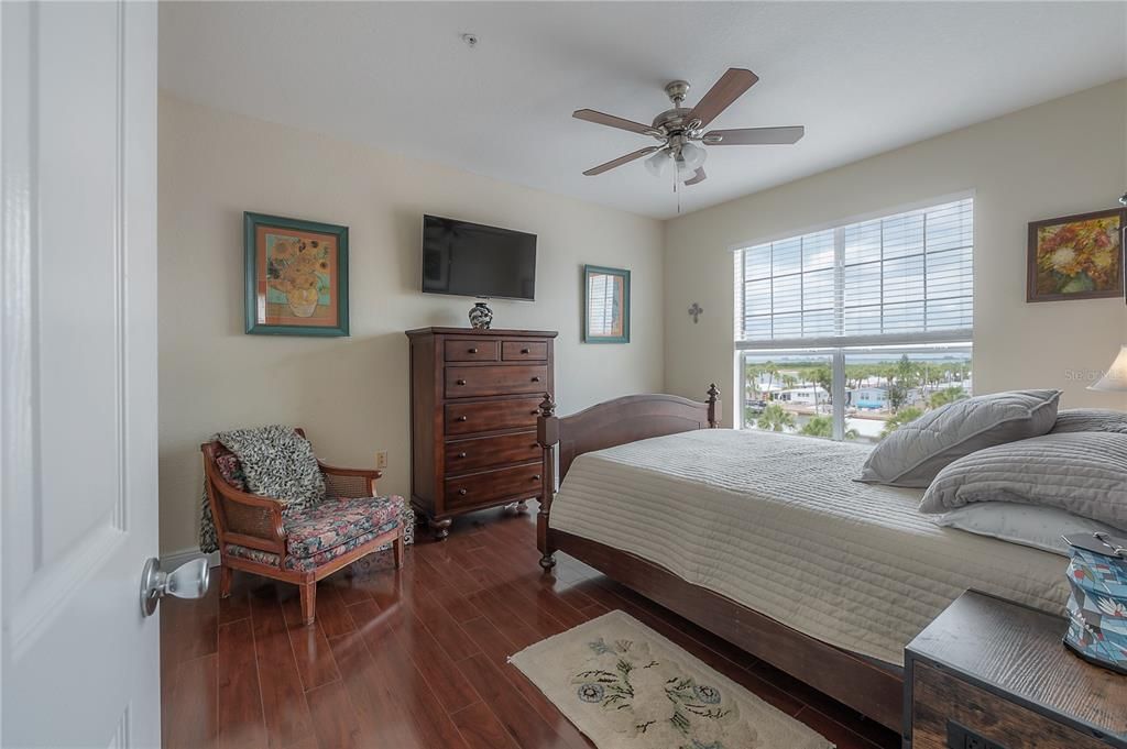 Activo con contrato: $275,000 (2 camas, 1 baños, 990 Pies cuadrados)