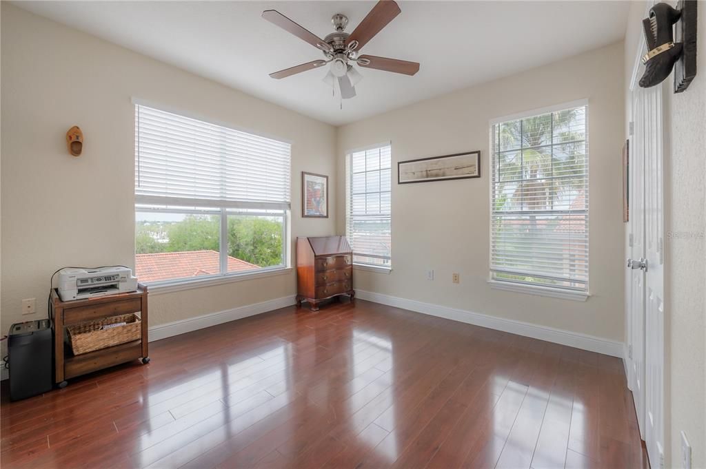 Activo con contrato: $275,000 (2 camas, 1 baños, 990 Pies cuadrados)