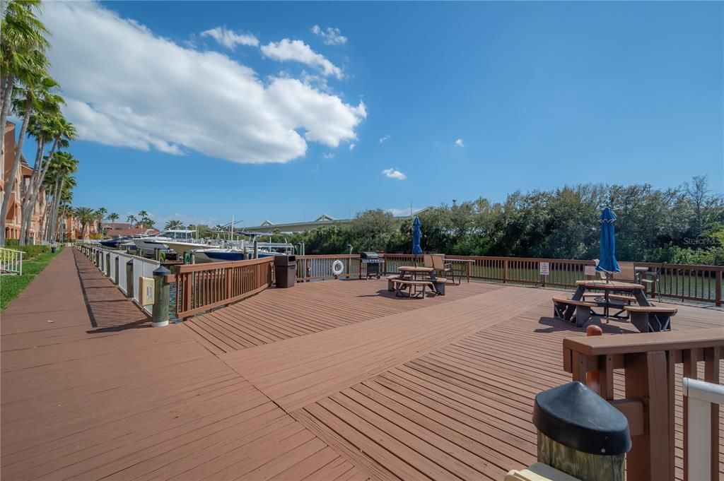 Activo con contrato: $275,000 (2 camas, 1 baños, 990 Pies cuadrados)