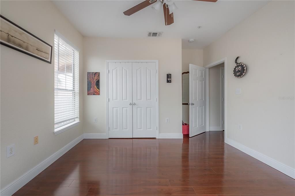 Activo con contrato: $275,000 (2 camas, 1 baños, 990 Pies cuadrados)
