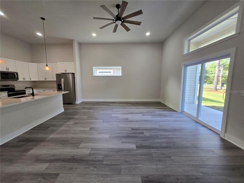 For Rent: $2,600 (3 beds, 2 baths, 2204 Square Feet)