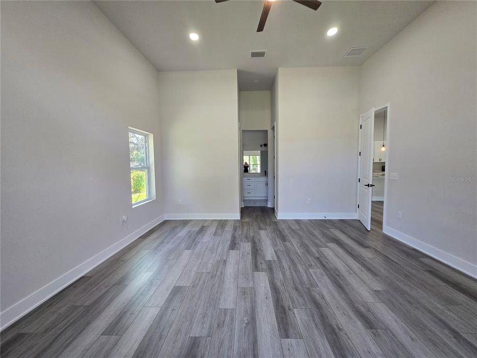 For Rent: $2,600 (3 beds, 2 baths, 2204 Square Feet)