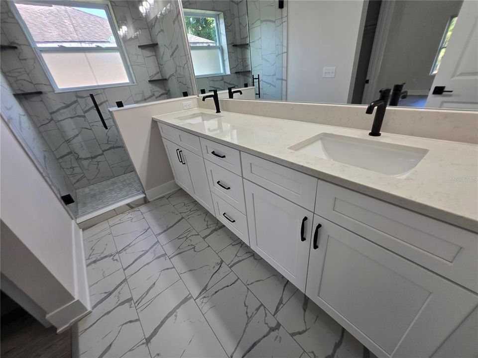 For Rent: $2,600 (3 beds, 2 baths, 2204 Square Feet)