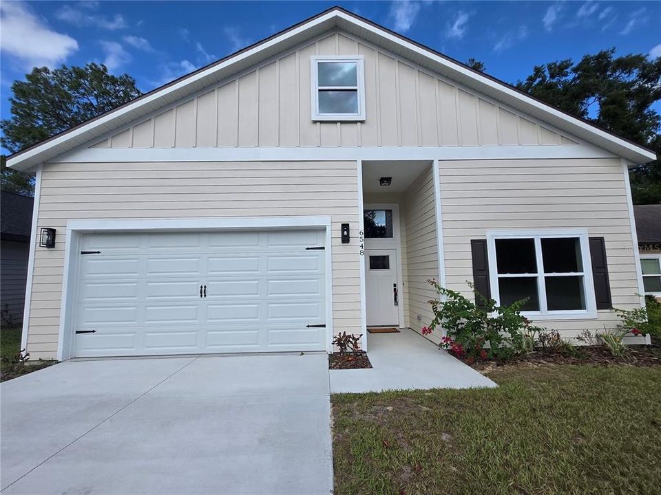For Rent: $2,600 (3 beds, 2 baths, 2204 Square Feet)