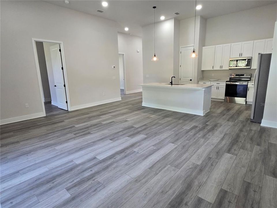 For Rent: $2,600 (3 beds, 2 baths, 2204 Square Feet)