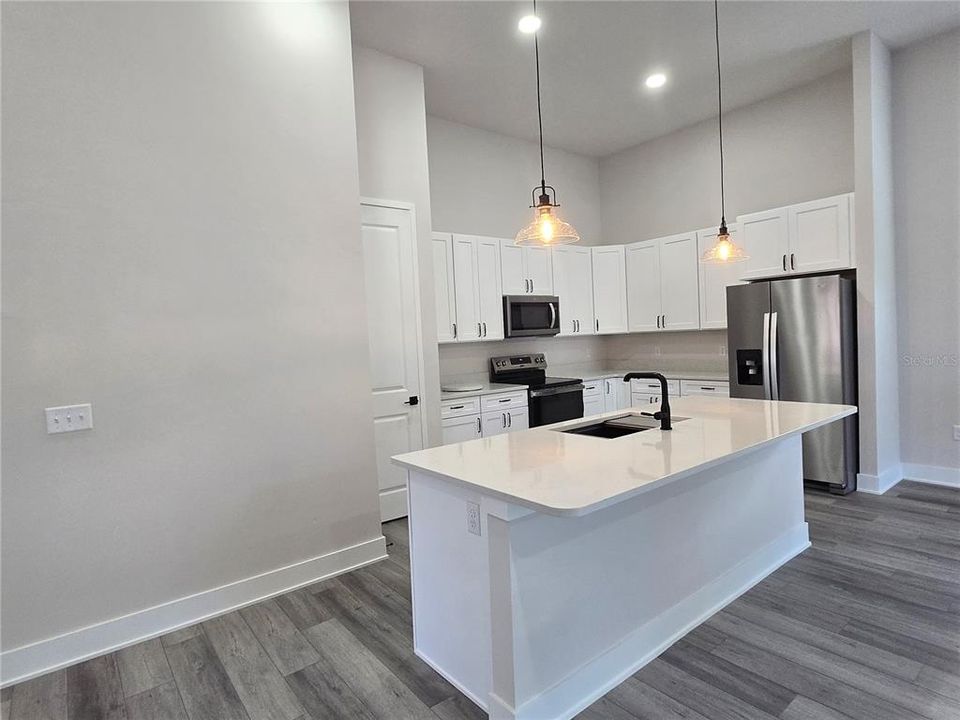 For Rent: $2,600 (3 beds, 2 baths, 2204 Square Feet)