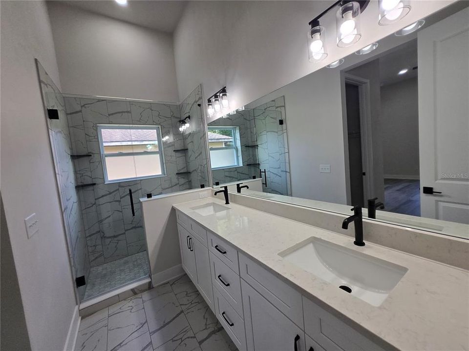 For Rent: $2,600 (3 beds, 2 baths, 2204 Square Feet)