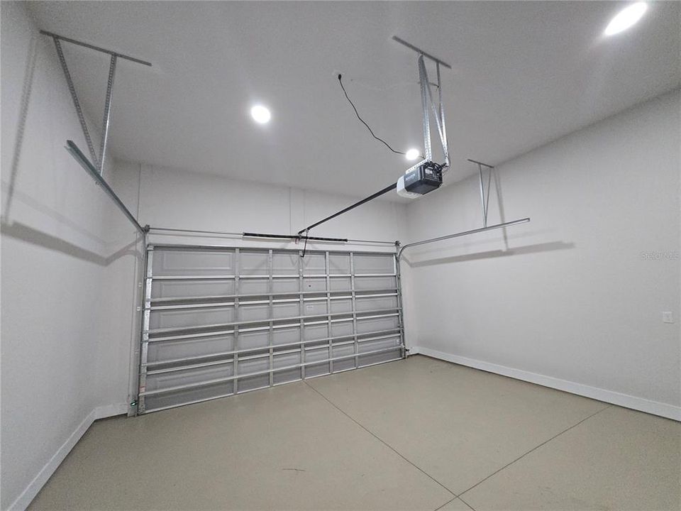 For Rent: $2,600 (3 beds, 2 baths, 2204 Square Feet)