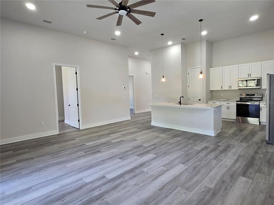 For Rent: $2,600 (3 beds, 2 baths, 2204 Square Feet)