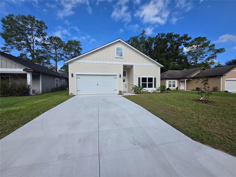 For Rent: $2,600 (3 beds, 2 baths, 2204 Square Feet)