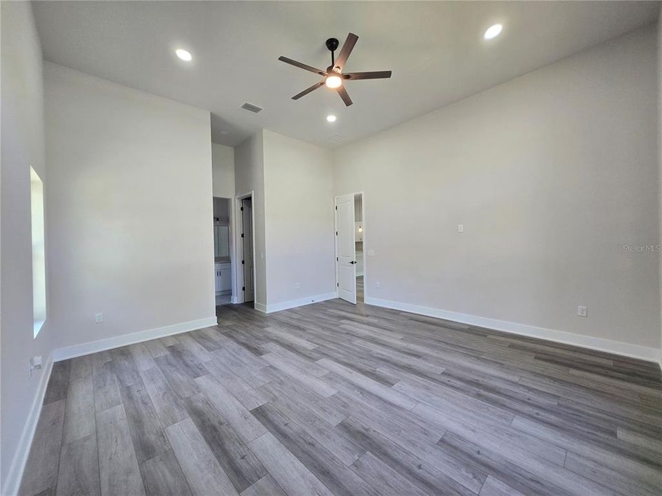 For Rent: $2,600 (3 beds, 2 baths, 2204 Square Feet)