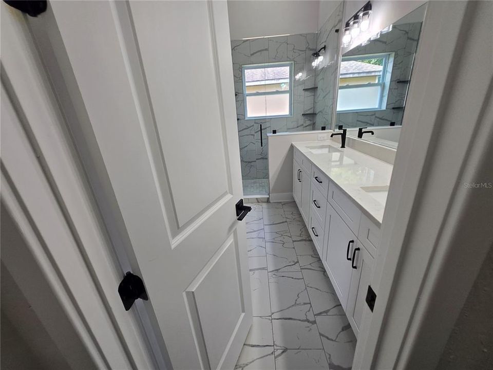 For Rent: $2,600 (3 beds, 2 baths, 2204 Square Feet)