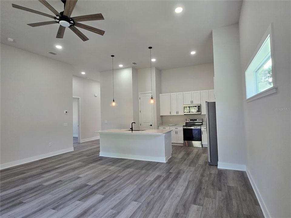 For Rent: $2,600 (3 beds, 2 baths, 2204 Square Feet)