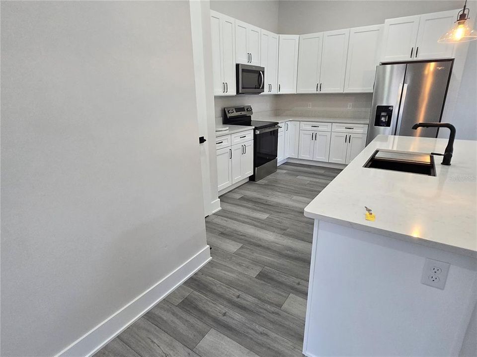 For Rent: $2,600 (3 beds, 2 baths, 2204 Square Feet)