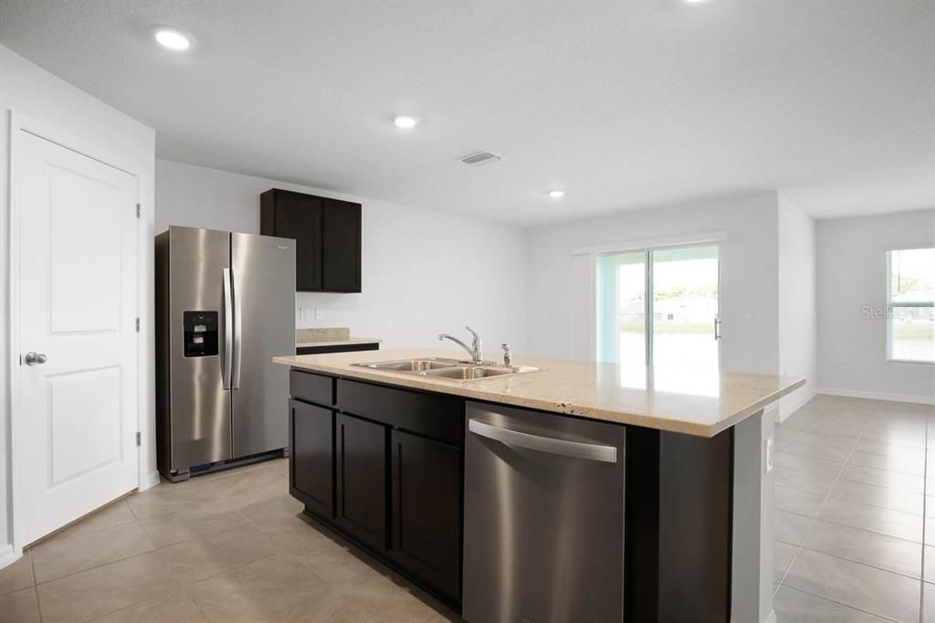 For Rent: $2,450 (4 beds, 2 baths, 1846 Square Feet)