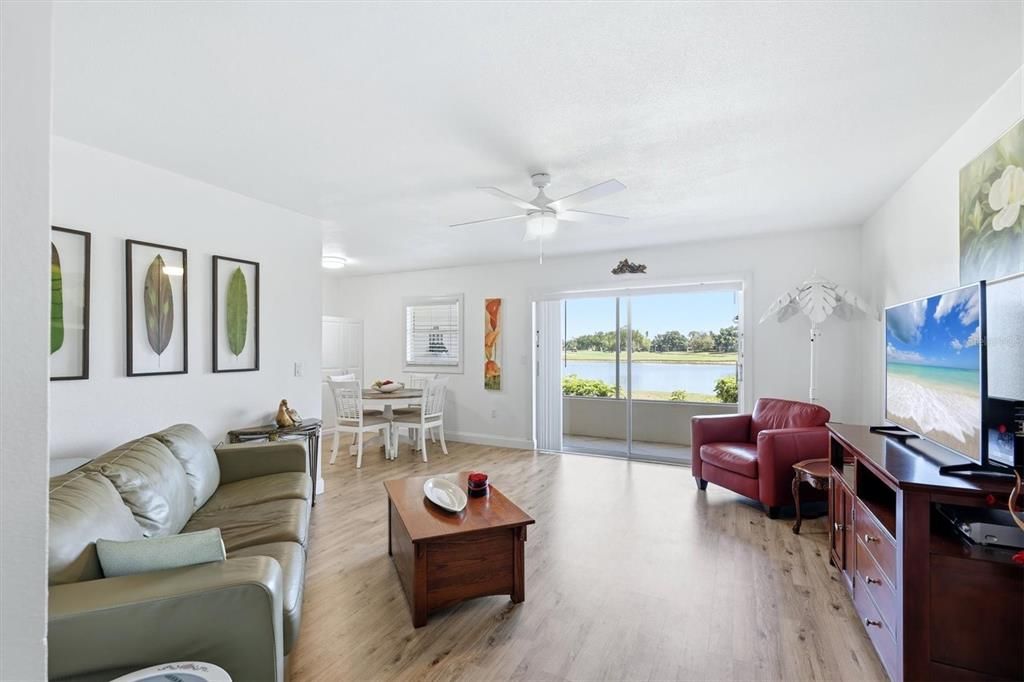 Active With Contract: $199,999 (1 beds, 1 baths, 717 Square Feet)